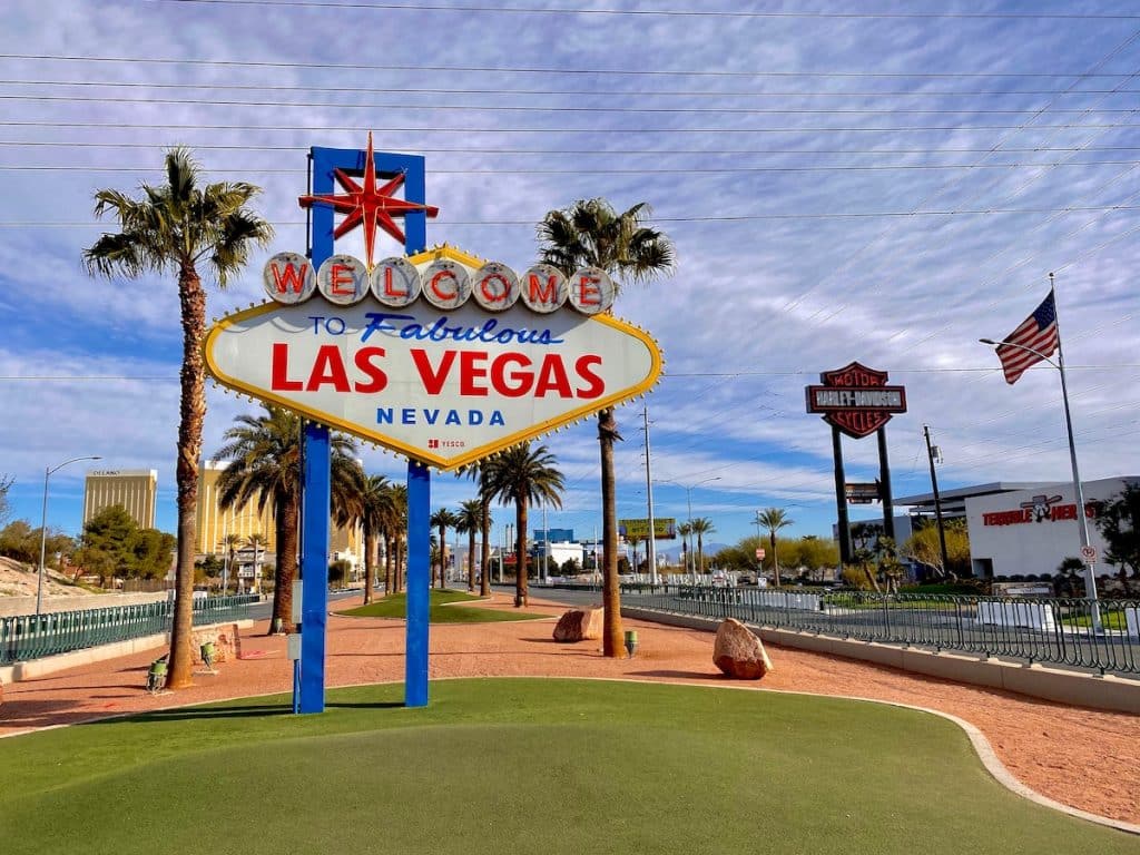 how to save money in las vegas