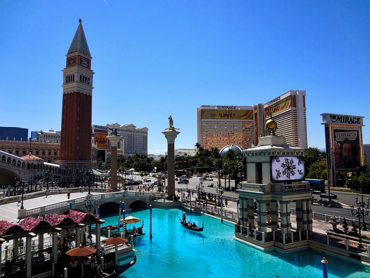 How to Save Money in Las Vegas (5 Smart Ways) Whippio